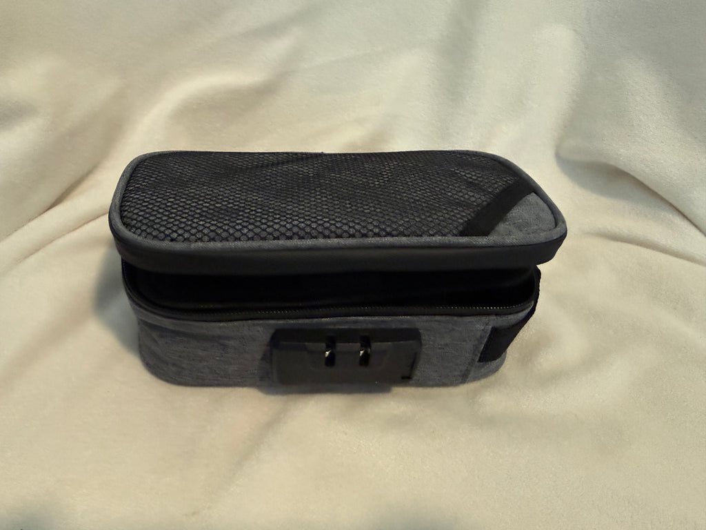 Locking travel bag