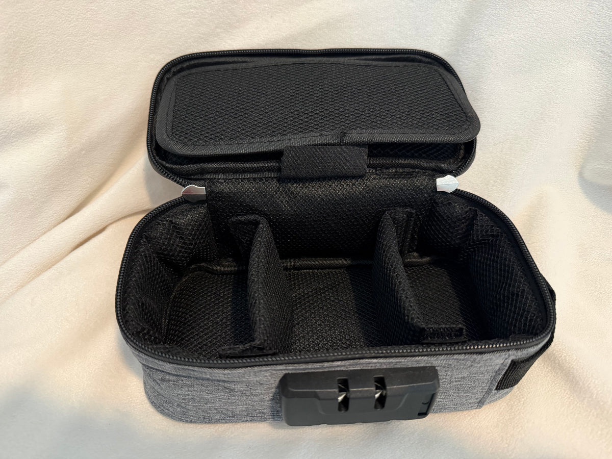 Locking travel bag