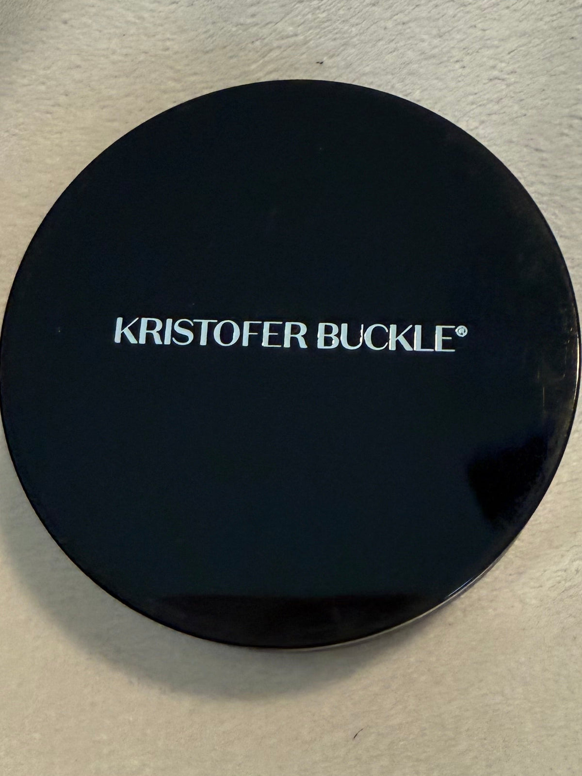 Kristopher Buckle Translucent Loose Setting Powder