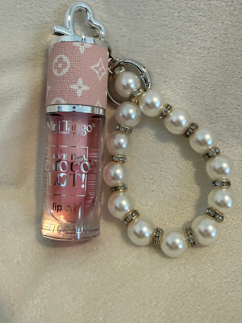 Lip Oil Keychain with Pearl-Style Wrist Strap